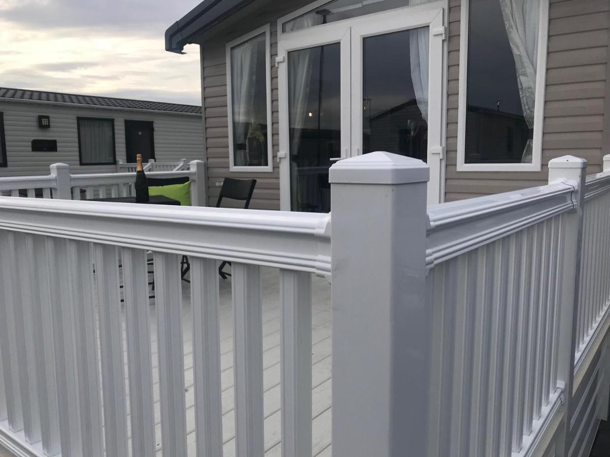 Hotel Flamingo Land Private Caravan - No 8 Cedarwood Kirby Misperton Exterior foto
